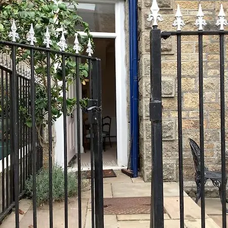 Lovely 1 Bed Flat In Victorian House 300m Seafront